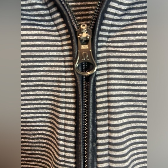Lululemon Half Zip Pullover Striped Print ( Size 6) Color Black/Gray - Picture 2 of 12